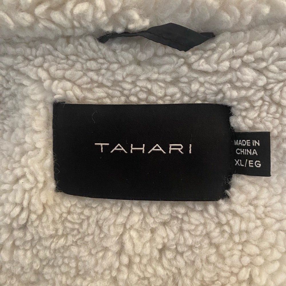 Women’s Tahari Faux Shearling Jacket
Sz XL - Picture 6 of 7